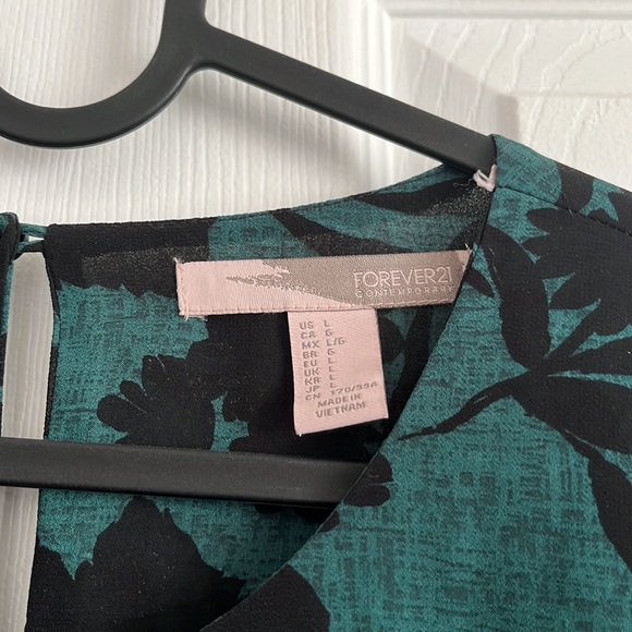 ✨2for20✨ Forever 21 long sleeve top with side ties - Picture 5 of 6